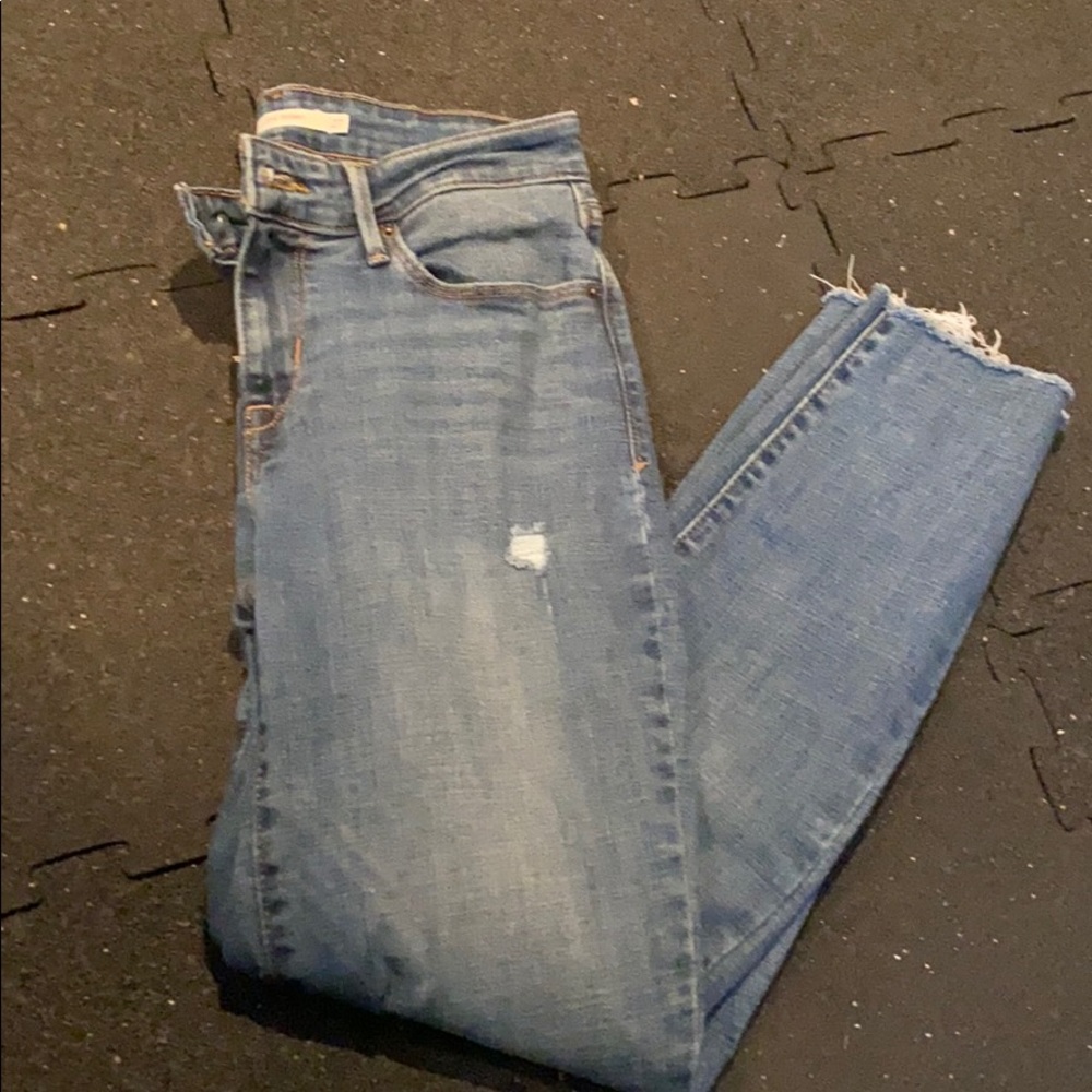 Levis’ Midrise Skinny Size 27 EPLC